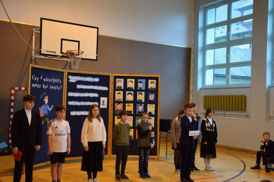 „Święto Patrona” w Szkole Podstawowej ks. Józefa Górszczyka w Pisarzowej - zdjęcie 17