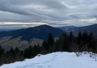 W wyższych partiach gór warunki na szlakach są trudne - zdjęcie główne