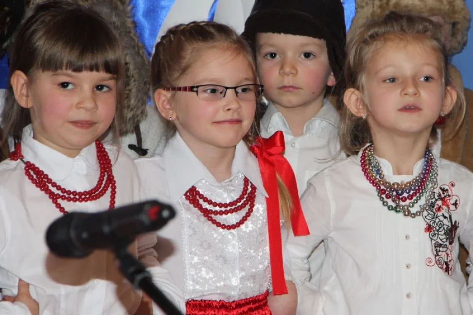 Przedszkolaki kolędują z Chatką Małego Skrzatka w Mordarce - zdjęcie 2