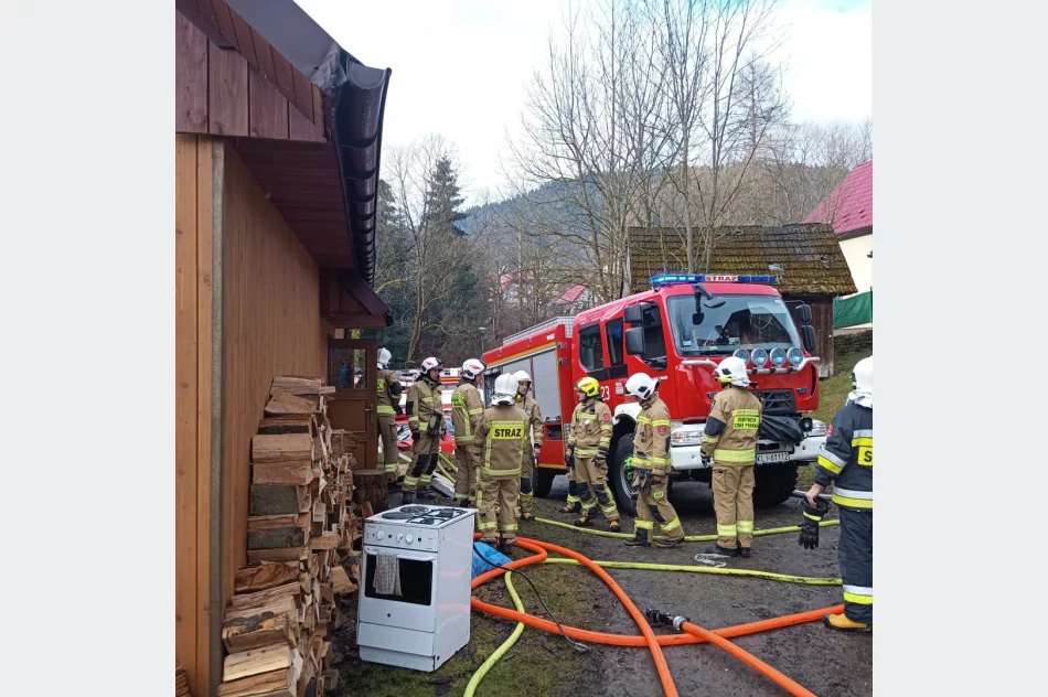 Pożar butli, poparzony mężczyzna trafił do szpitala - zdjęcie 2