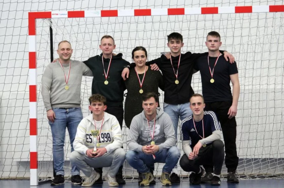 Zagrali dla czteromiesięcznego Łukasza. Piłkarskie emocje i charytatywna pomoc - zdjęcie 3