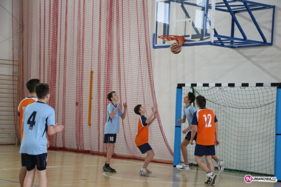 Gimnazjaliści z ZS nr 1 w Starej Wsi niepokonani! - zdjęcie 2