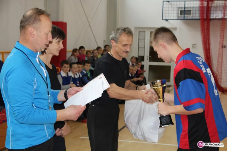 Gimnazjaliści z ZS nr 1 w Starej Wsi niepokonani! - zdjęcie 3