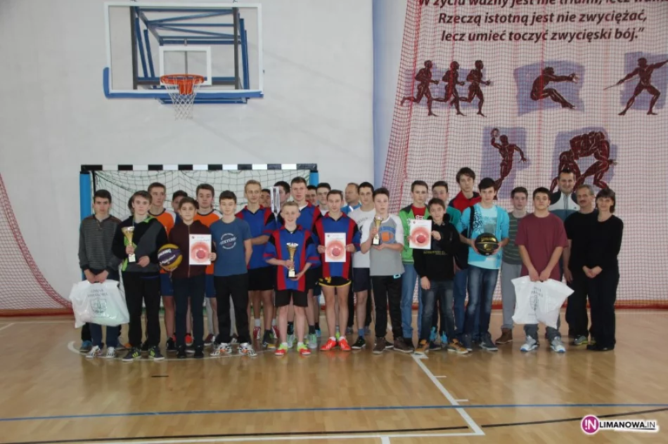 Gimnazjaliści z ZS nr 1 w Starej Wsi niepokonani! - zdjęcie 4