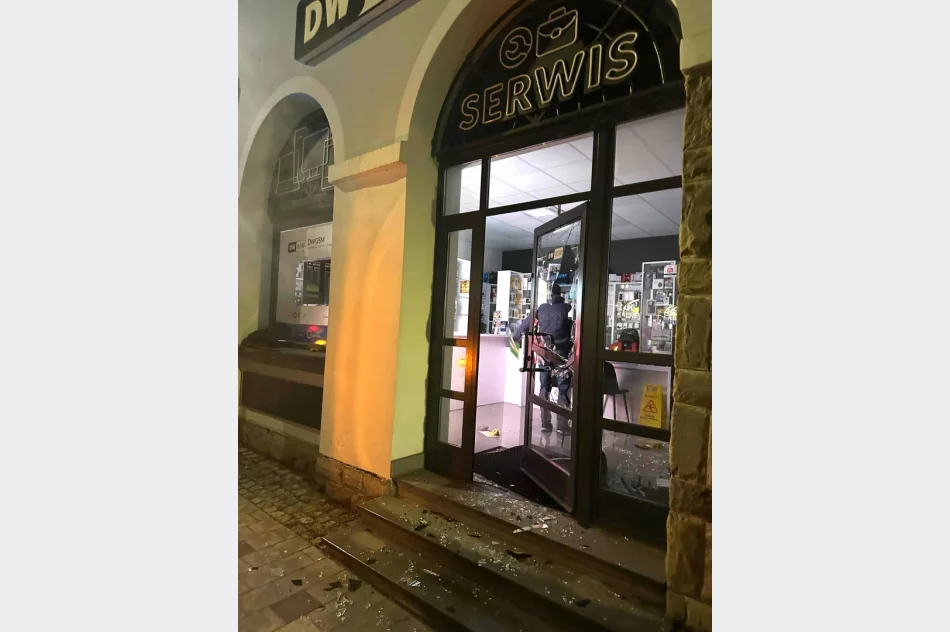 Ponad 100 tys. zł strat. Właściciel prosi o pomoc - nagranie z włamania - zdjęcie 2