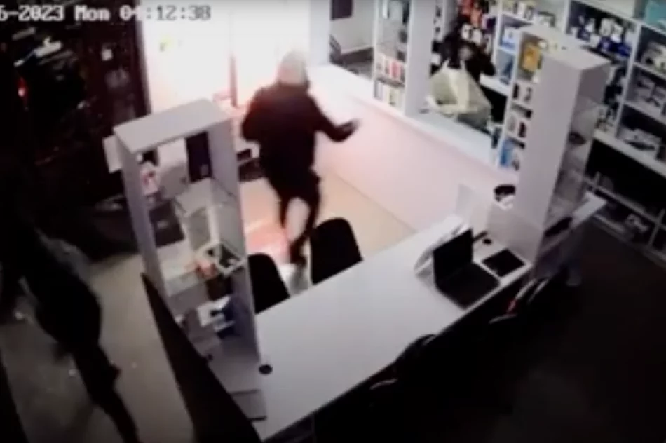 Ponad 100 tys. zł strat. Właściciel prosi o pomoc - nagranie z włamania - zdjęcie 3