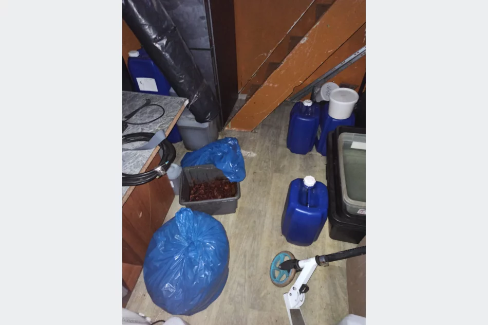 Małopolska: Policja zlikwidowała linię produkcyjną narkotyków - zdjęcie 6