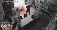 Włamanie w 40 sekund. Nowe nagrania. Ciemność i brak dobrych kamer - zdjęcie 2