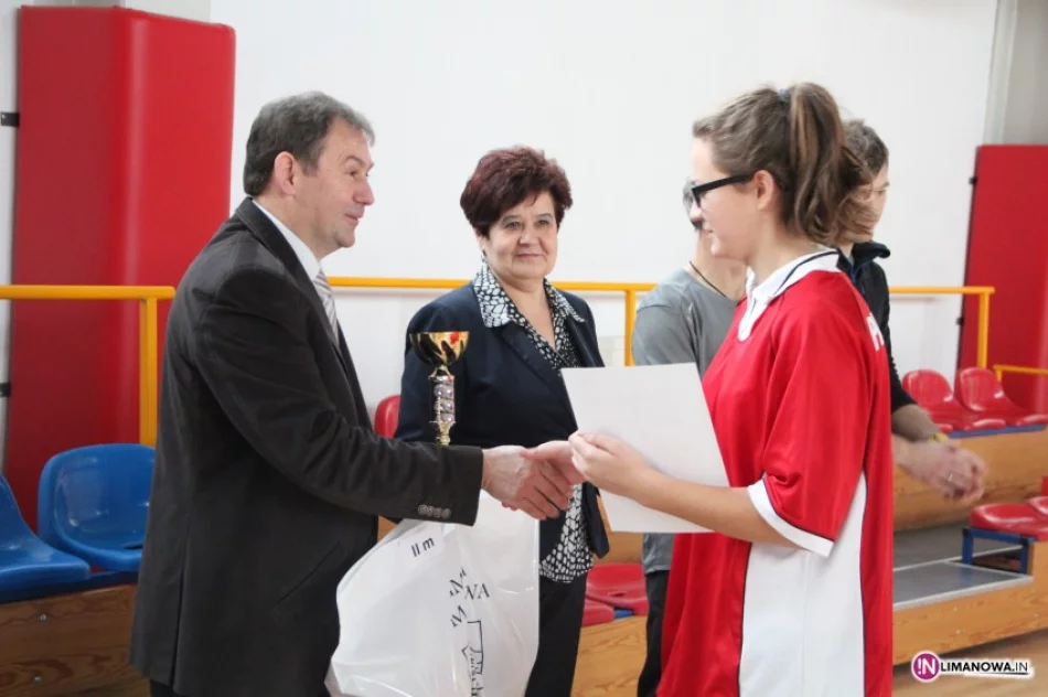 Gimnazjalistki z Mordarki kolejny raz niezwyciężone! - zdjęcie 3