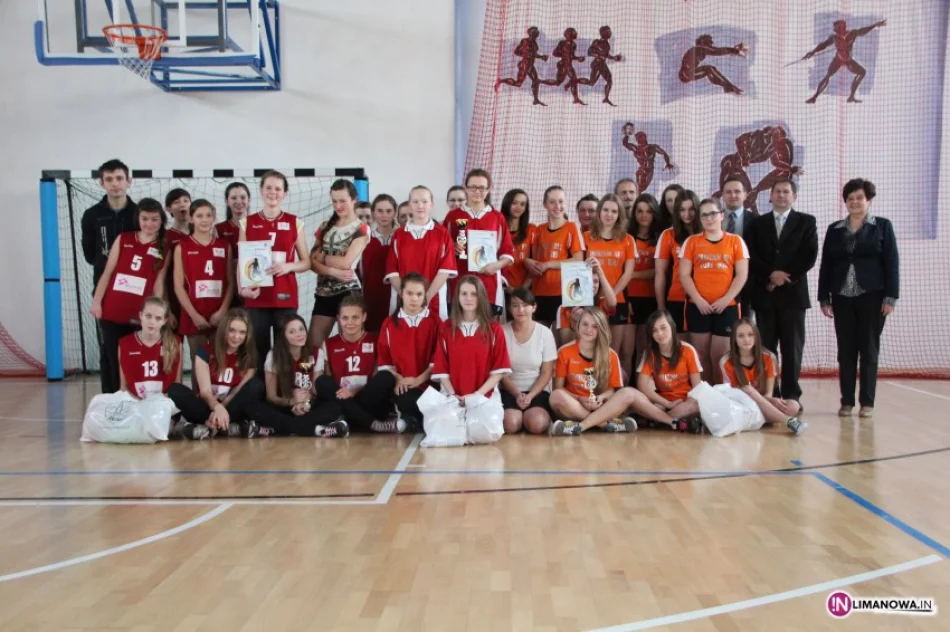 Gimnazjalistki z Mordarki kolejny raz niezwyciężone! - zdjęcie 4