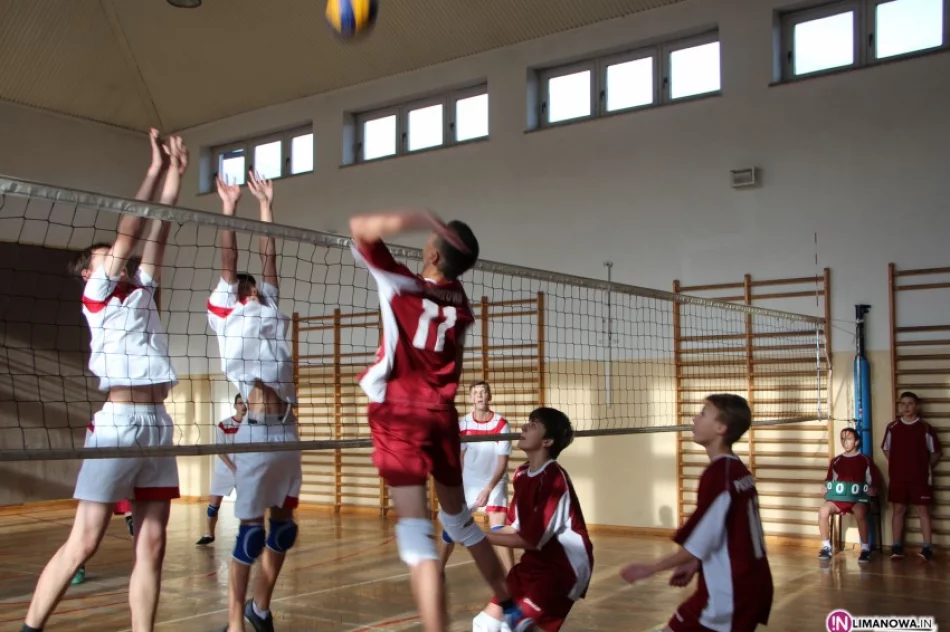 Gimnazjaliści z Pisarzowej triumfują w piłce siatkowej! - zdjęcie 2