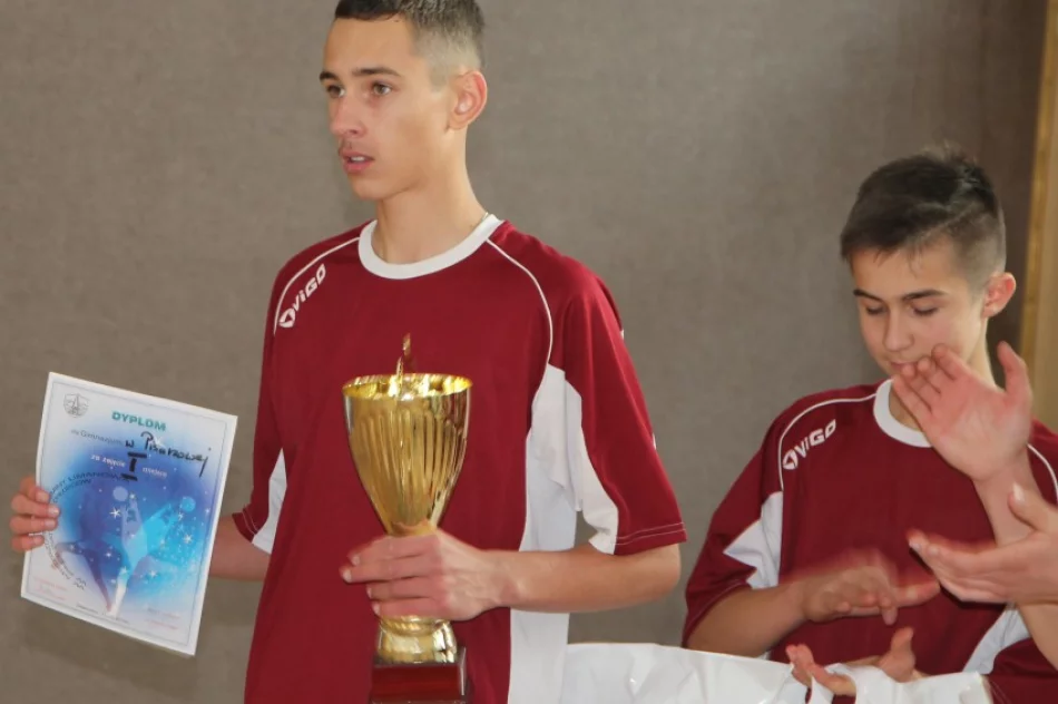 Gimnazjaliści z Pisarzowej triumfują w piłce siatkowej! - zdjęcie 3