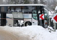 Podhale: autobus z dziećmi wypadł z drogi po poślizgu - zdjęcie główne