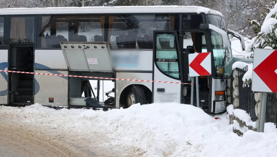 Podhale: autobus z dziećmi wypadł z drogi po poślizgu - zdjęcie 1