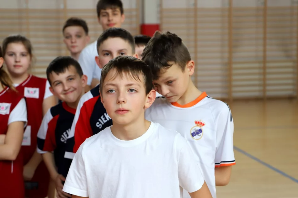 Mordarka i Stara Wieś mistrzami gminy w koszykówce dzieci - zdjęcie 12