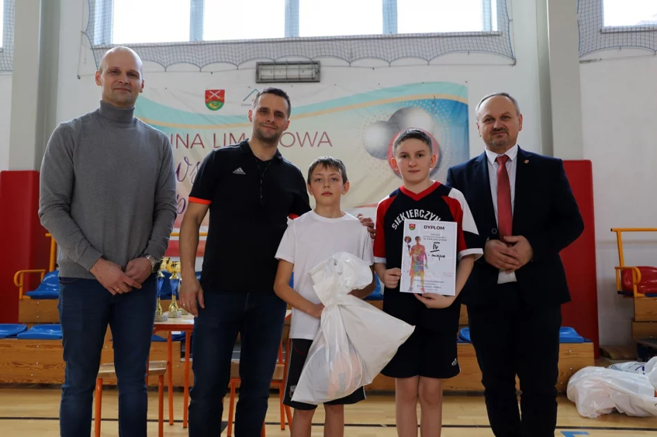 Mordarka i Stara Wieś mistrzami gminy w koszykówce dzieci - zdjęcie 17