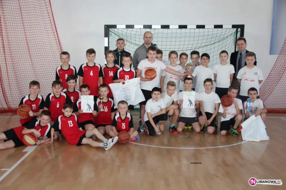 Za nami gminne eliminacje w Mini Koszykówce Dziewcząt i Chłopców - zdjęcie 3