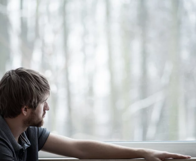 Depresja to nie brak serotoniny. W leczeniu wciąż stosowane są elektrowstrząsy (wywiad) - zdjęcie główne