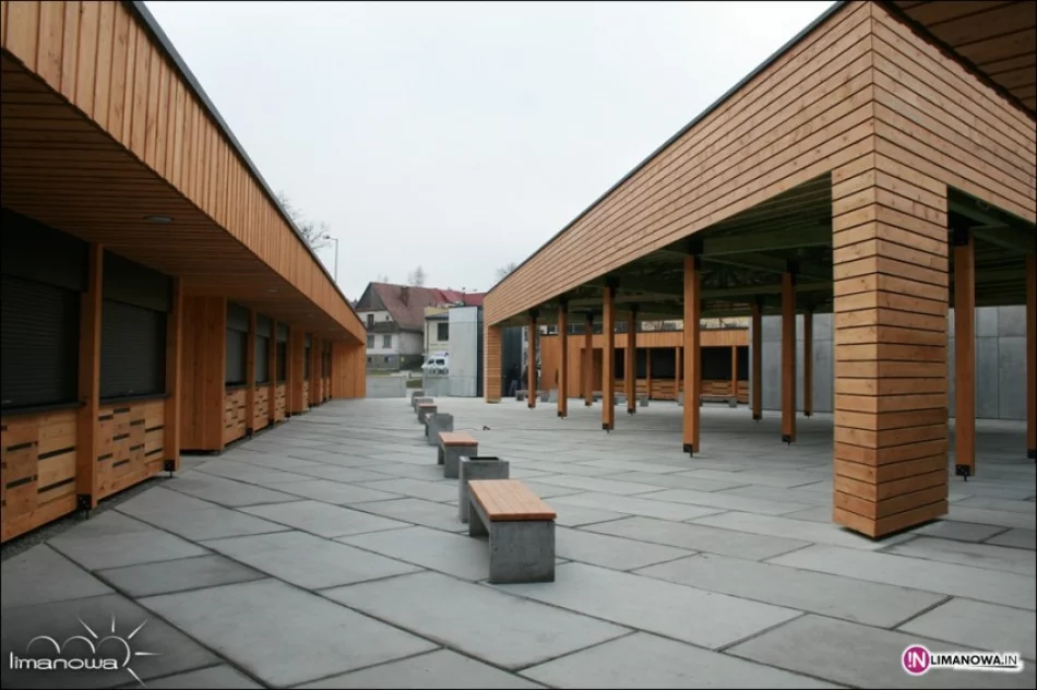 Rozpoczęto odbiór nowego placu targowego - zdjęcie 2