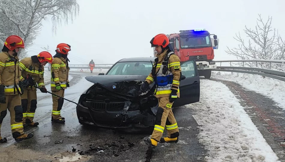 Czołowe zderzenie dwóch pojazdów - zdjęcie 1