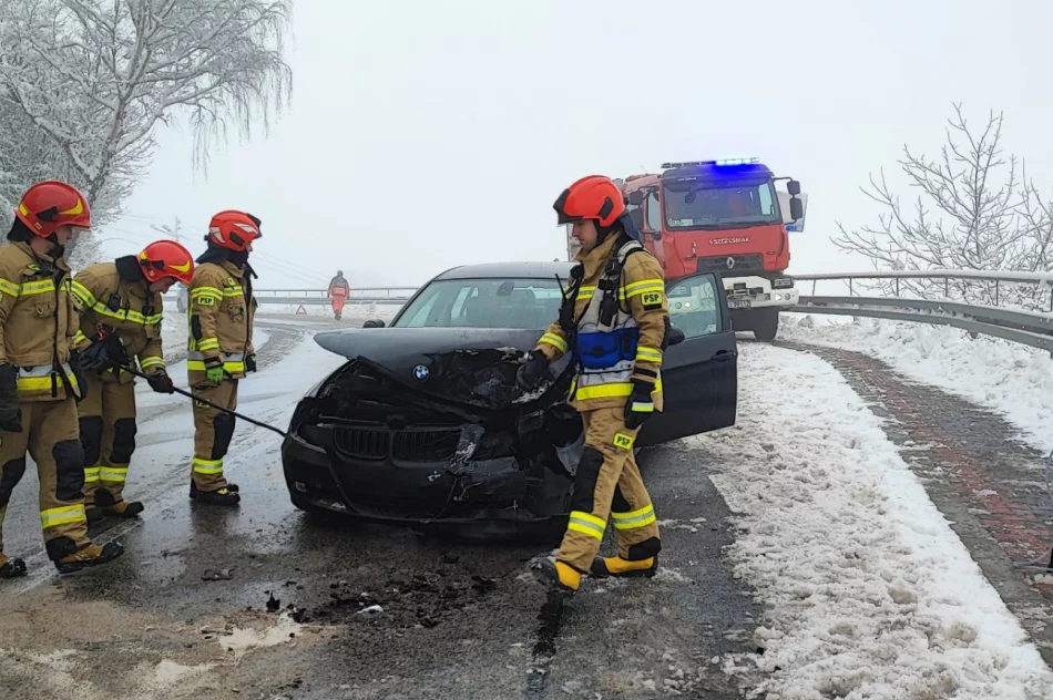 Czołowe zderzenie dwóch pojazdów - zdjęcie 6