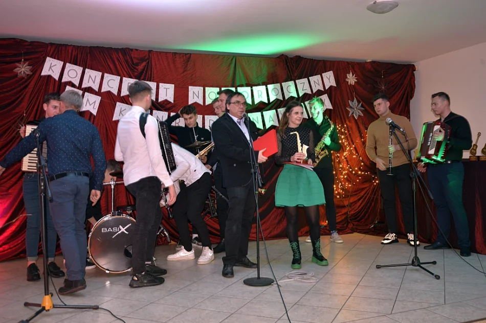 Niezwykły Koncert Noworoczny pamięci Konrada Nawary  i zbiórka dla Julki - zdjęcie 11