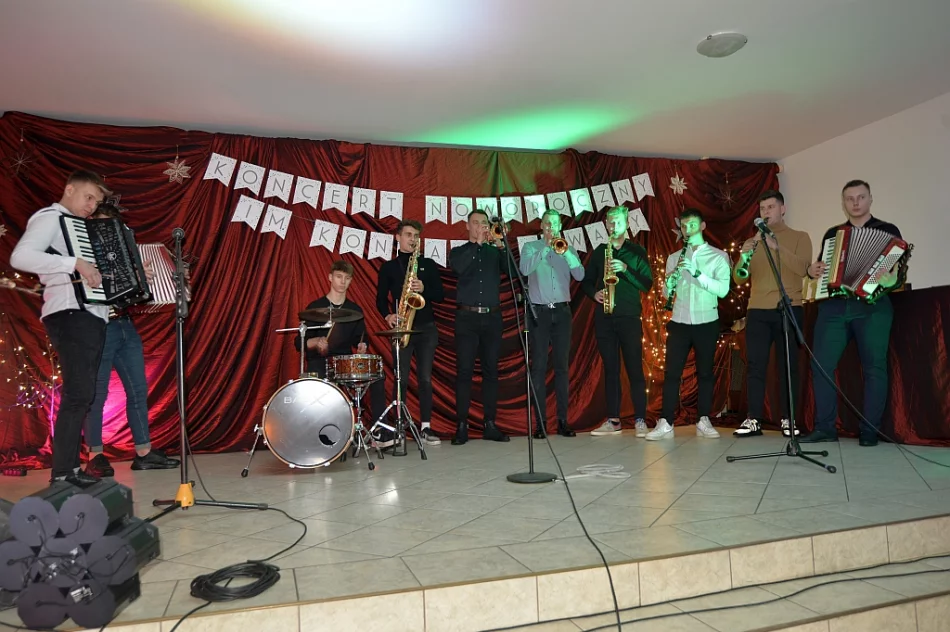 Niezwykły Koncert Noworoczny pamięci Konrada Nawary  i zbiórka dla Julki - zdjęcie 12