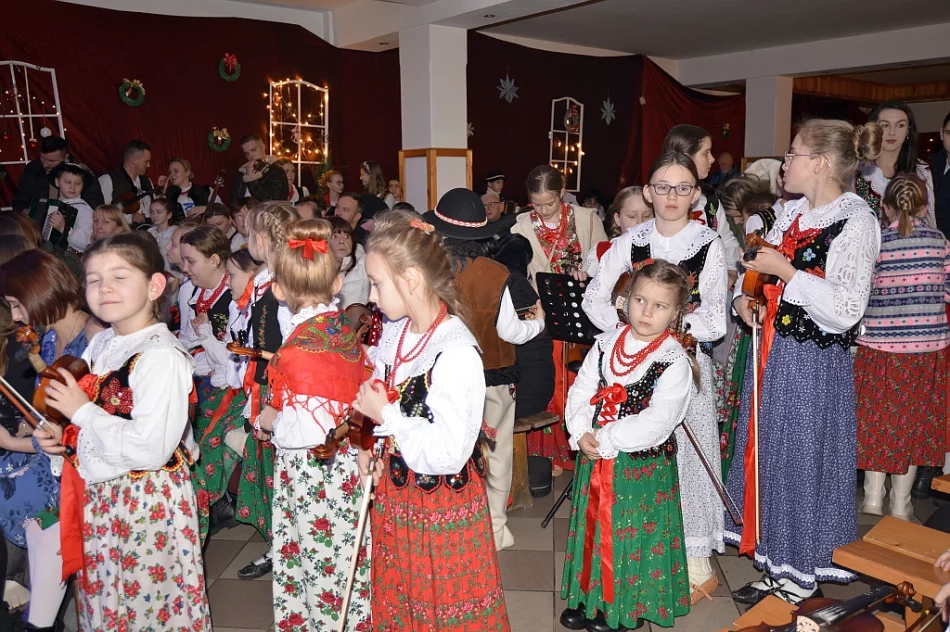 Niezwykły Koncert Noworoczny pamięci Konrada Nawary  i zbiórka dla Julki - zdjęcie 15