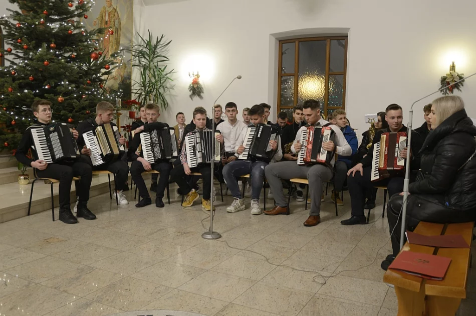 Niezwykły Koncert Noworoczny pamięci Konrada Nawary  i zbiórka dla Julki - zdjęcie 19