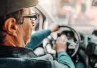 ITS: starsi kierowcy prowadzą bezpieczniej niż kierowcy z innych grup wiekowych - zdjęcie główne