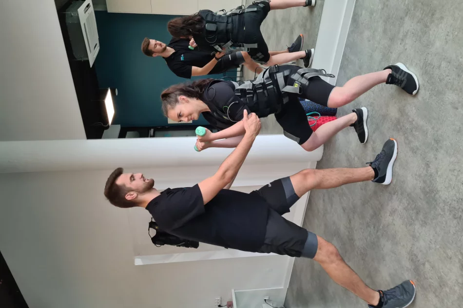 Innowacyjne ćwiczenia w Body Fit EMS​ - zdjęcie 7