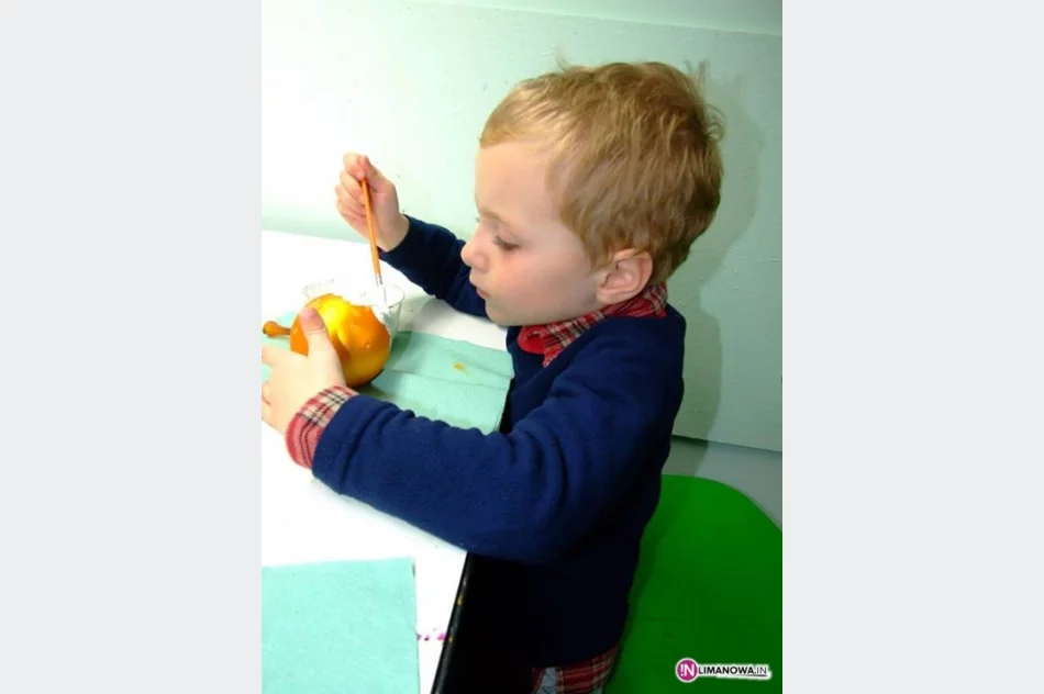 Przedszkolaki w fabryce bombek - zdjęcie 3