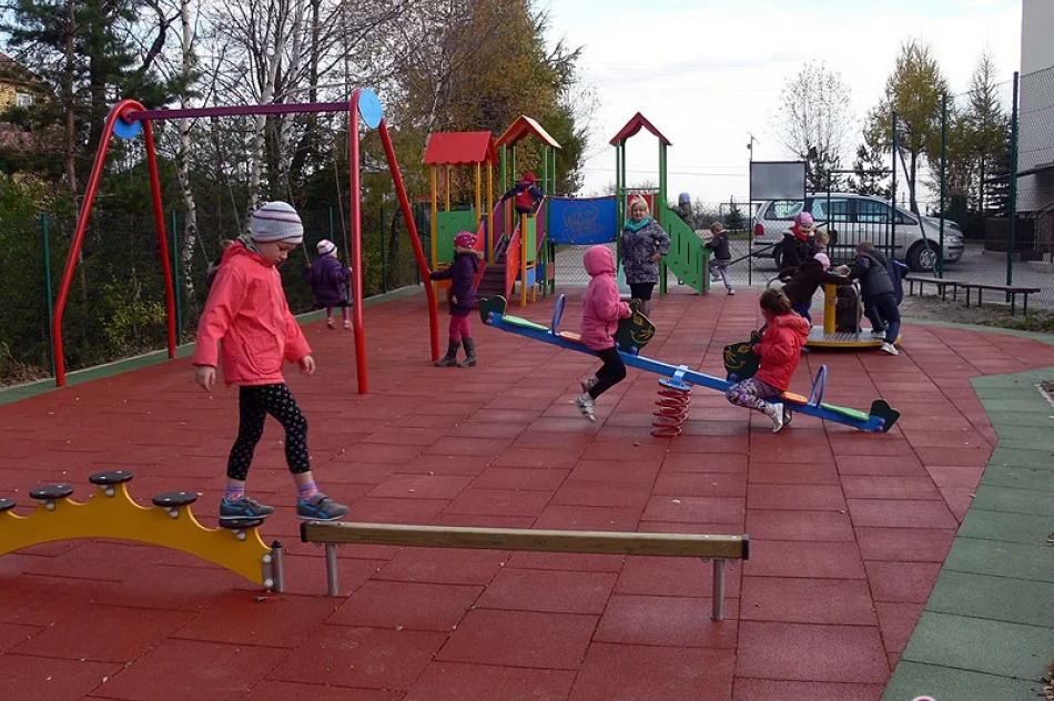 Nowy plac zabaw oddany w Siekierczynie - zdjęcie 2