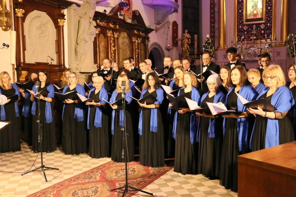 Gratulacje dla chóru „Canticum Iubilaeum” z okazji 25-lecia działalności - zdjęcie 2