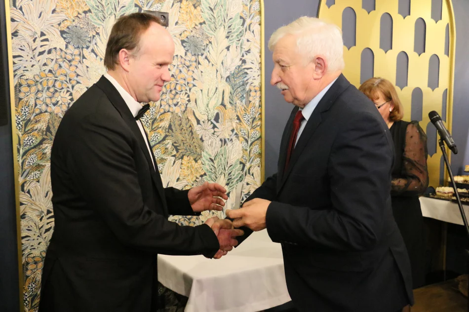 Gratulacje dla chóru „Canticum Iubilaeum” z okazji 25-lecia działalności - zdjęcie 9