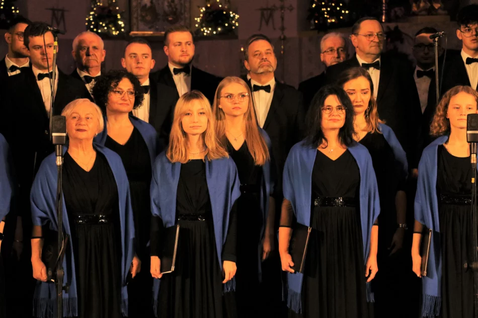 Gratulacje dla chóru „Canticum Iubilaeum” z okazji 25-lecia działalności - zdjęcie 12