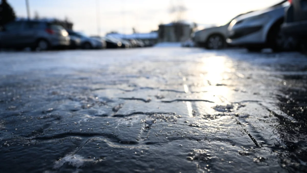 IMGW ostrzega: opady marznące w 13 województwach: Alert RCB: gołoledź w dziewięciu województwach