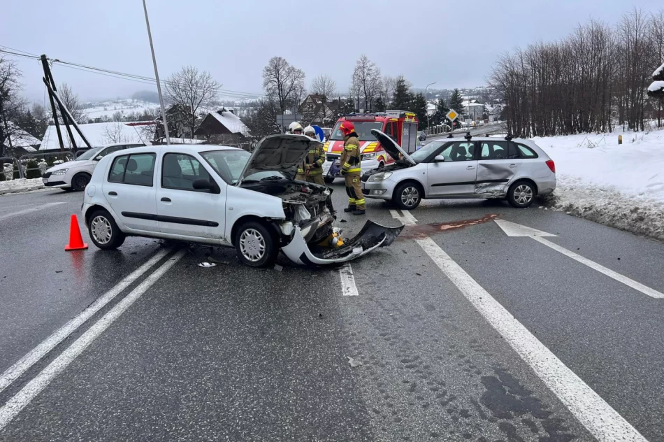 Zderzenie dwóch pojazdów na "krajówce" - zdjęcie 4