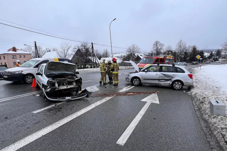Zderzenie dwóch pojazdów na "krajówce" - zdjęcie 5