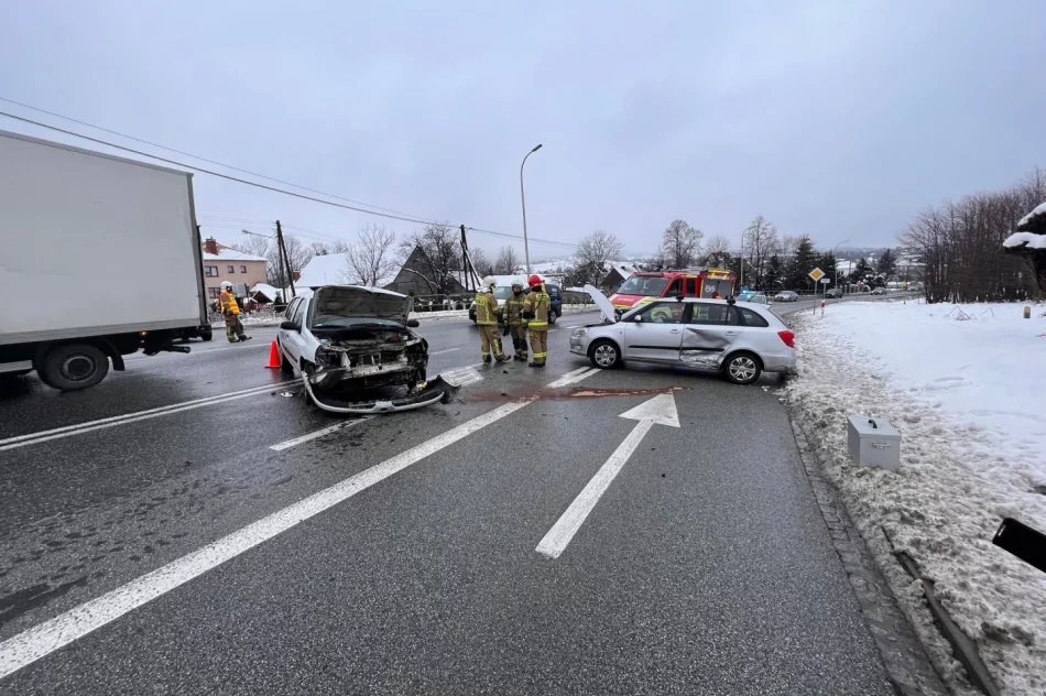 Zderzenie dwóch pojazdów na "krajówce" - zdjęcie 6