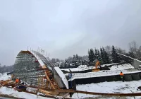 Rusztowanie i szalunki - postępuje budowa mostu - zdjęcie główne