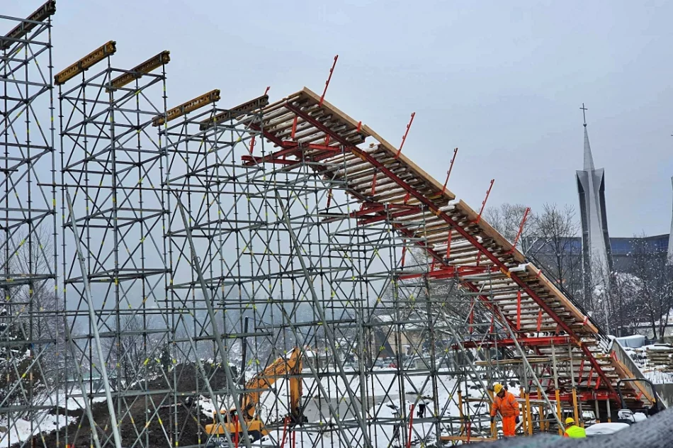 Rusztowanie i szalunki - postępuje budowa mostu - zdjęcie 10