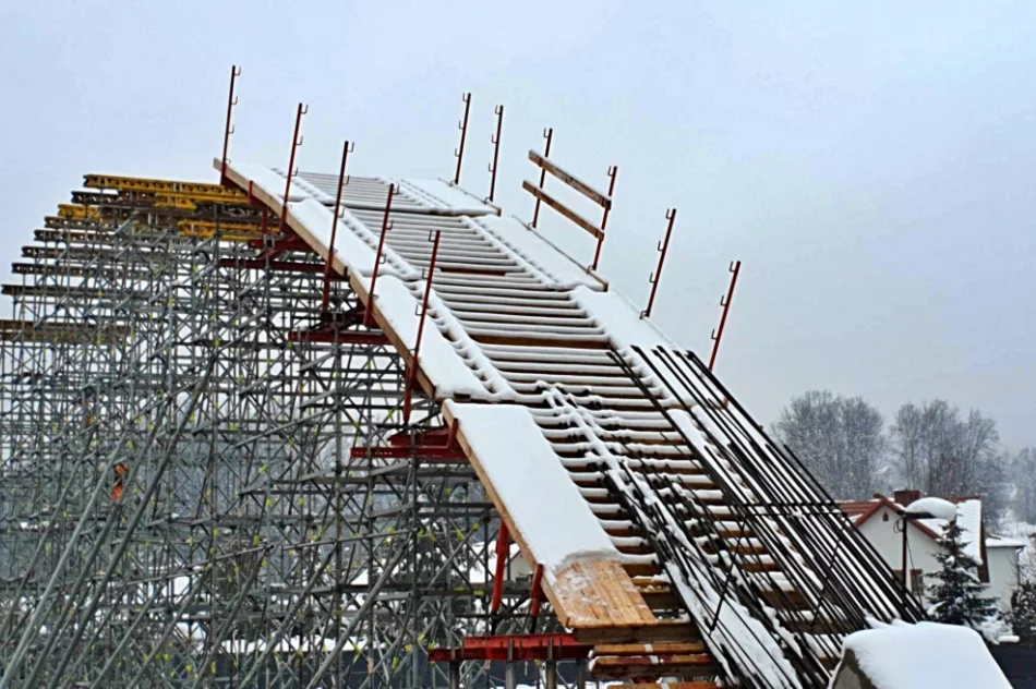 Rusztowanie i szalunki - postępuje budowa mostu - zdjęcie 12