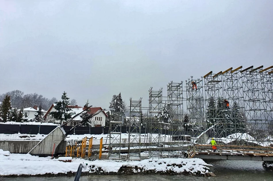 Rusztowanie i szalunki - postępuje budowa mostu - zdjęcie 15