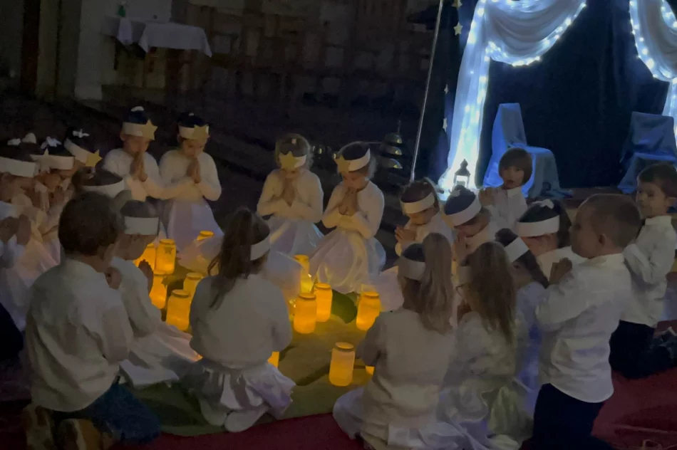 Występ przedszkolaków z Miejskiego Przedszkola nr 2 z okazji Dnia Babci i Dziadka - zdjęcie 2