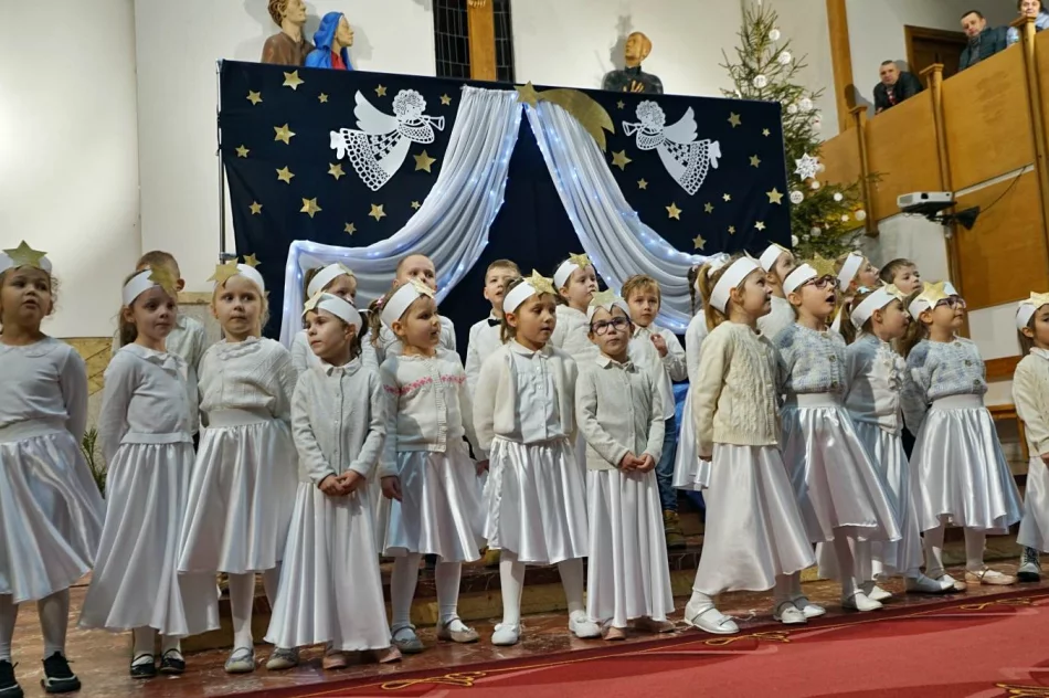 Występ przedszkolaków z Miejskiego Przedszkola nr 2 z okazji Dnia Babci i Dziadka - zdjęcie 3