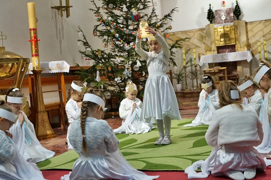 Występ przedszkolaków z Miejskiego Przedszkola nr 2 z okazji Dnia Babci i Dziadka - zdjęcie 4