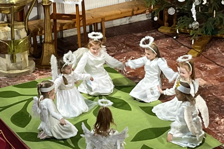 Występ przedszkolaków z Miejskiego Przedszkola nr 2 z okazji Dnia Babci i Dziadka - zdjęcie 6