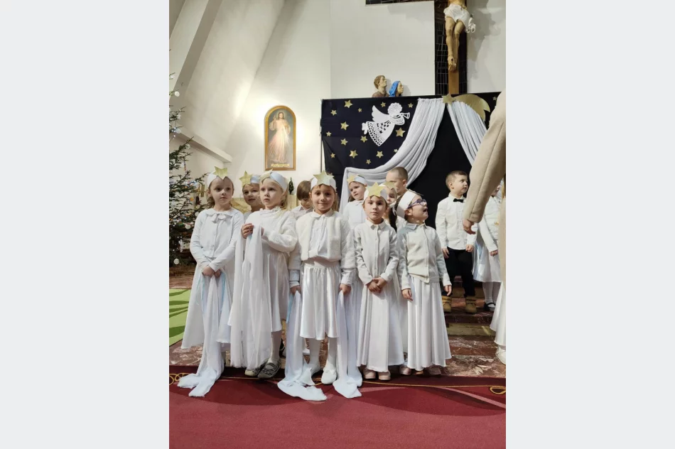 Występ przedszkolaków z Miejskiego Przedszkola nr 2 z okazji Dnia Babci i Dziadka - zdjęcie 11