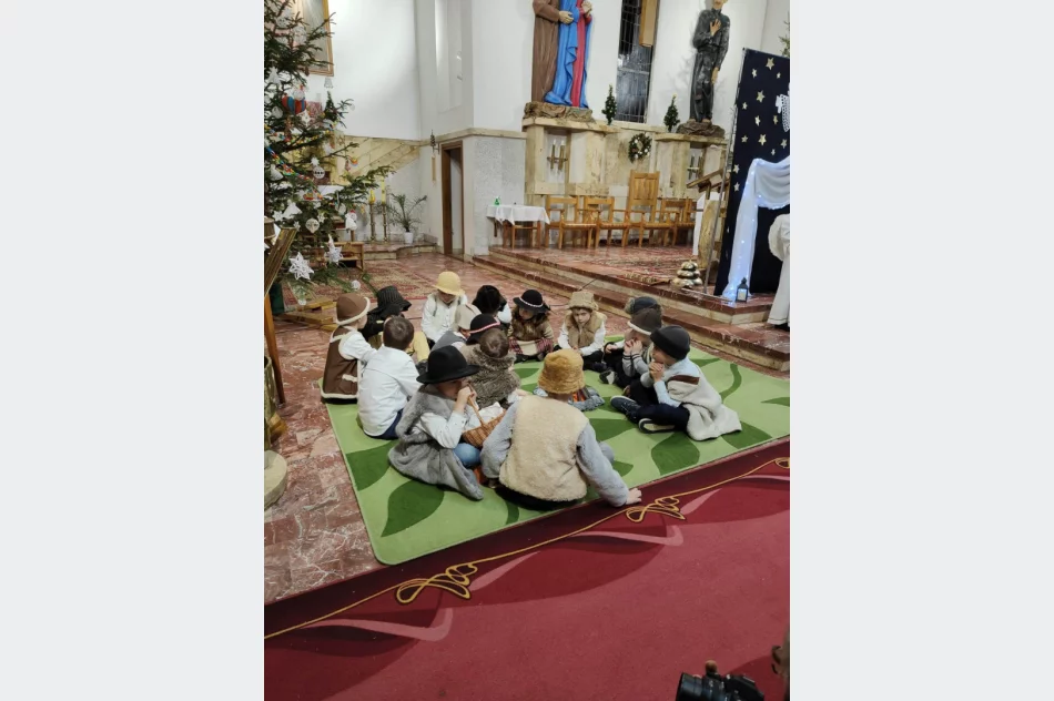 Występ przedszkolaków z Miejskiego Przedszkola nr 2 z okazji Dnia Babci i Dziadka - zdjęcie 13